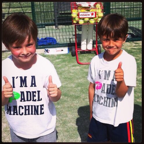 Pro_Collection's tweet photo. Los peques vistiendo la ropa de #ProdigyCollection  nos tienen enamorados 😍😍😍 #pádel https://t.co/16uyezHiHK