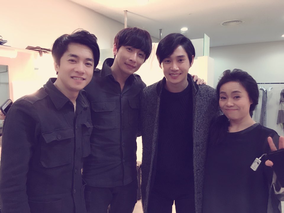 thebestplays's tweet photo. #나무위의군대 에는 이틀 연속 #프라이드 무지개가 떴습니다!
괜찮아요. 다 괜찮아질거에요. 나무 위에서 모순의 전쟁을 이어가는 두 군인은 #박성훈 올리버의 응원 속에서 무사히 또 하루를 마무리합니다~ https://t.co/56kfM21FqD