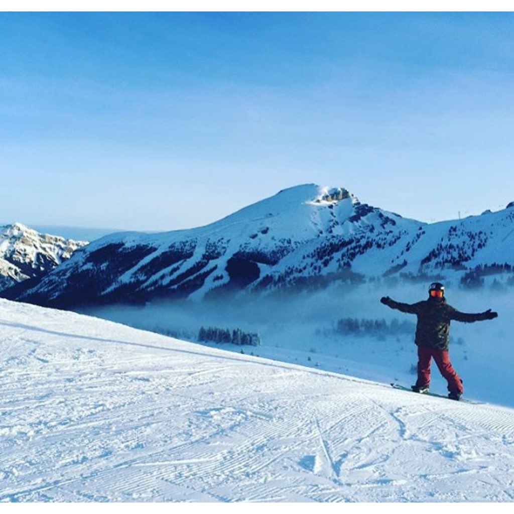 ATLASPROSHOP's tweet photo. Frank Bibeault à #banff #snowboarding https://t.co/53NN8Wk6yu