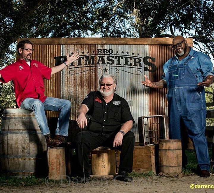 bbq_ez's tweet photo. The BBQ masters. One cool pic! #bbqez #lord_of_q #bigmoecason #franklinbbq https://t.co/Xkzk1oYGRp https://t.co/yrcvXZEyWx