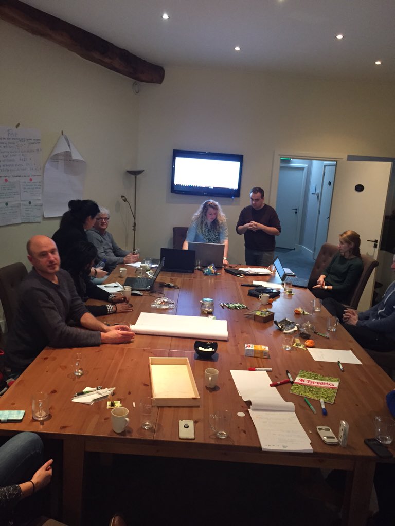 LeonieKooiker's tweet photo. Strategiesessie met #Springinstituut; goede onderzoeksresultaten delen! https://t.co/SlKoyhrmXv