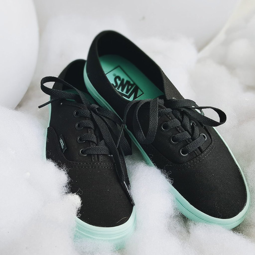 TheMobKard's tweet photo. Enjoy 15% off on your next purchase using MobKard #Vans #OffTheWall #MobKard #Philippines https://t.co/mJpIvFkGpg