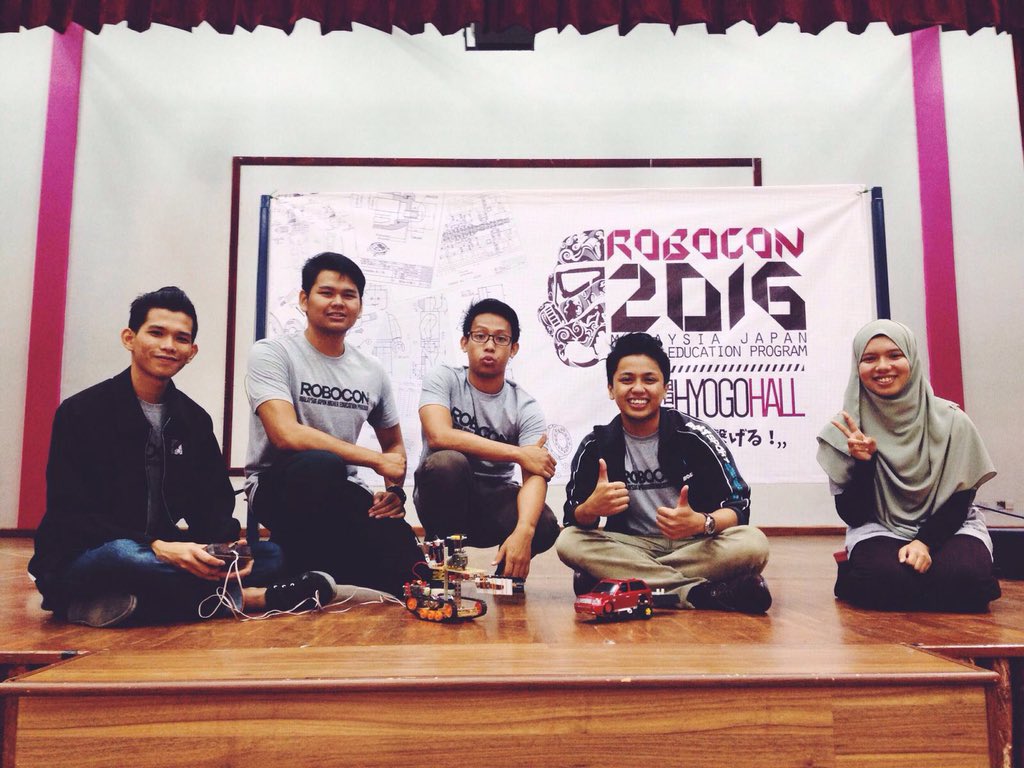 AzraaiAzuha's tweet photo. Thanks guys 4 the great ideas, work ethics & cooperation being contributed throughout our FYP project! #Robocon2016 https://t.co/m7nUIQMHAO