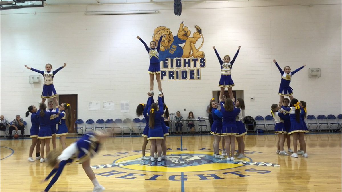 MsLangSLH's tweet photo. #heightspride #heightscheer #halftimeroutine @SLHeights https://t.co/4XJrnKdRTG