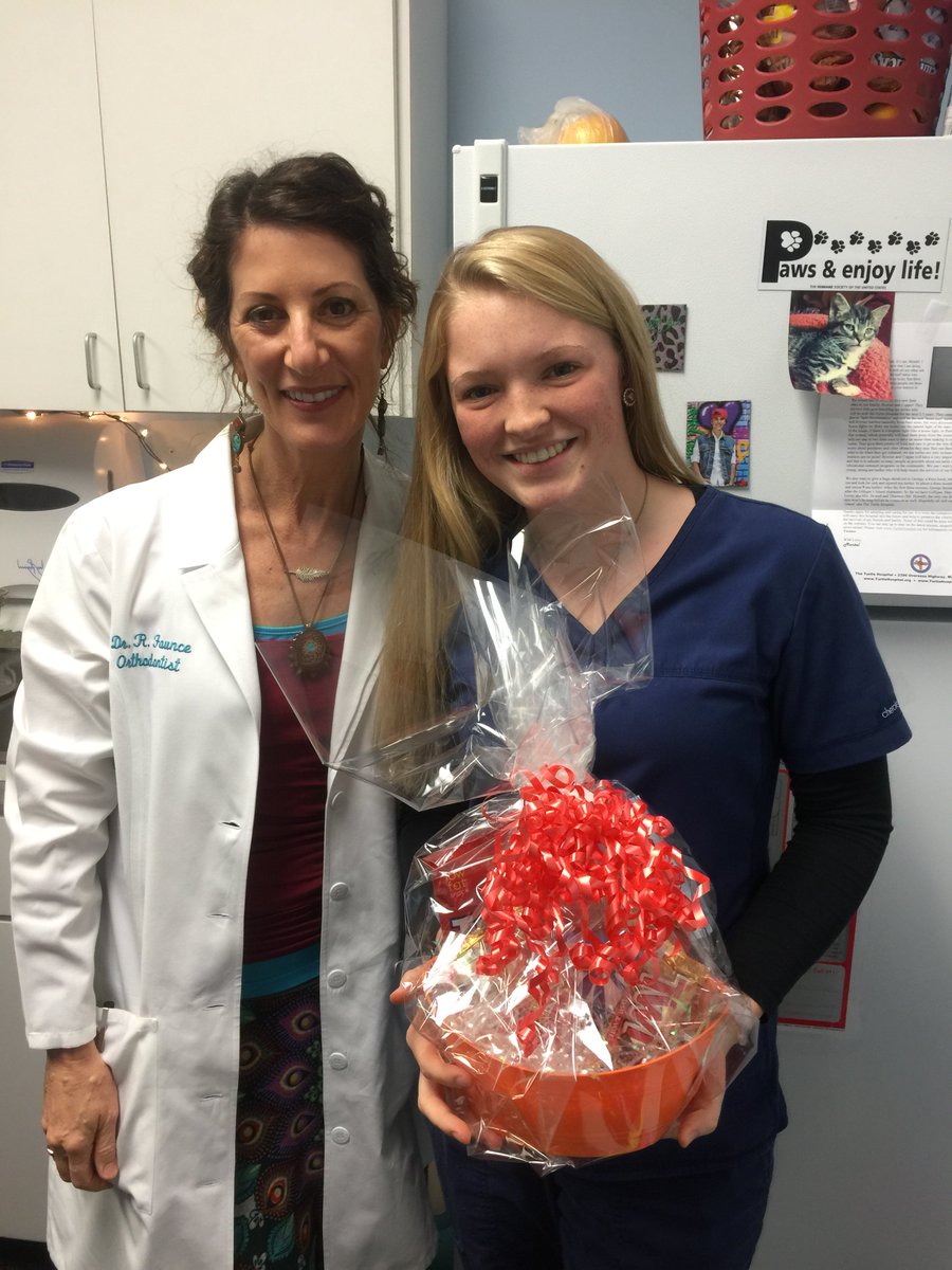 FaunceOrtho's tweet photo. CONGRATULATIONS ON YOUR GRADUATION MEGAN!! YOU ROCK! https://t.co/HSlTvjqvAY