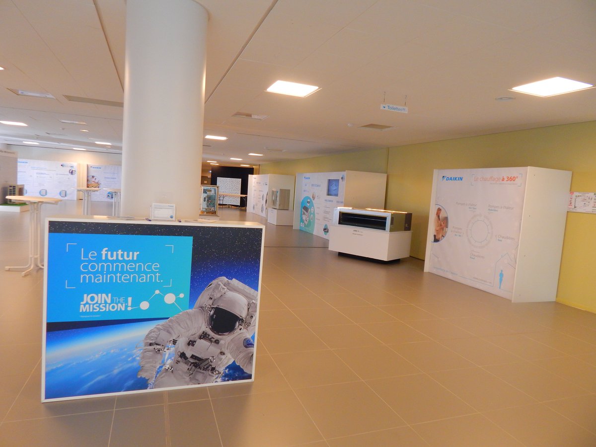 PDCdeJuan's tweet photo. Ce soir, le DISCOVERY TOUR DAIKIN s'installe @PDCdeJuan ! @DaikinEurope https://t.co/xHA7pOe4lE