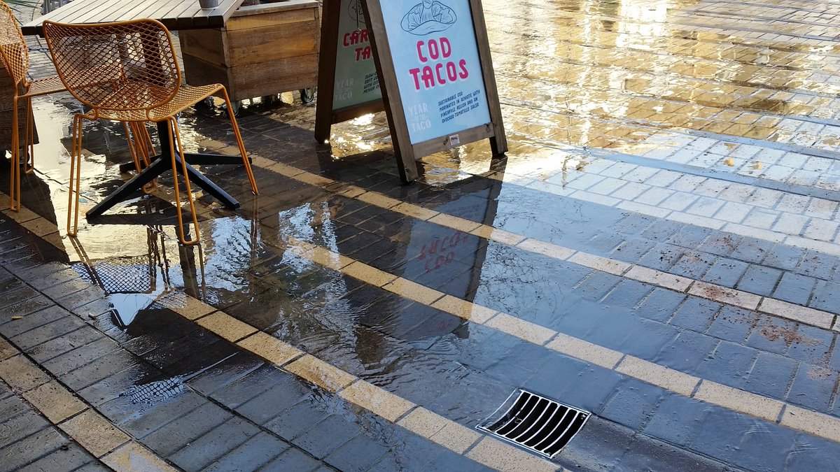 lovewimbledon's tweet photo. Please come and fix the leak in #wimbledon @thameswater #reportaleak #wimbledon is not a riverside town! #nowurgent https://t.co/BURqFH2xJZ