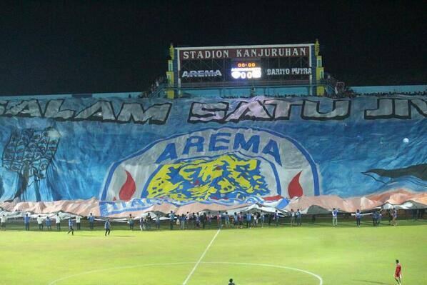 arema_98's tweet photo. #OneFlagOnePride 2013 #OneIncredibleBlue 2014 #OneSoulOneNation 2016 insyallah #OneSoulOneWorld 2018 Mugo2 AFC CL.. https://t.co/e8wUpnPuzn
