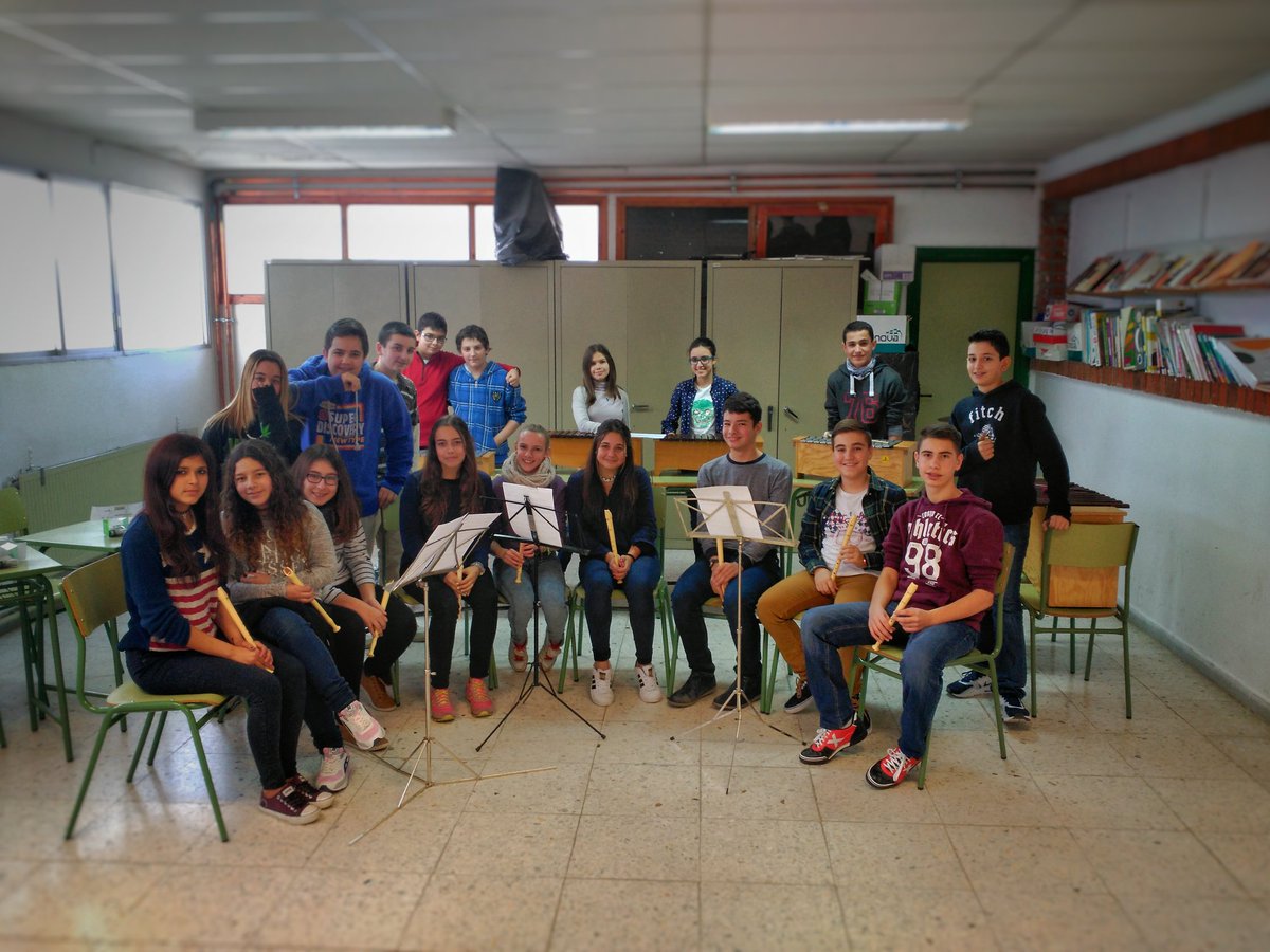 YouBand_2b1's tweet photo. Día de ensayo y grabación 😄💪🎶. #Improving #CreaTuBandaSonora #CreaBandaSonora #NosImportaLaMusica https://t.co/e5cwnxNuRo