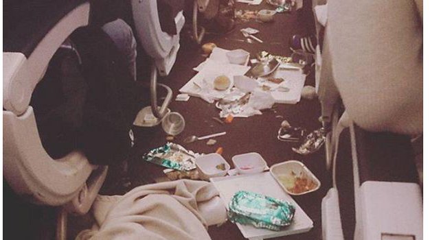 Traveller24_SA's tweet photo. PICS: The aftermath of nightmare turbulence from hell https://t.co/poQ9hekSbj #NZ90 #787-9 #AIRNEWZEALAND https://t.co/6CR8XjssCB