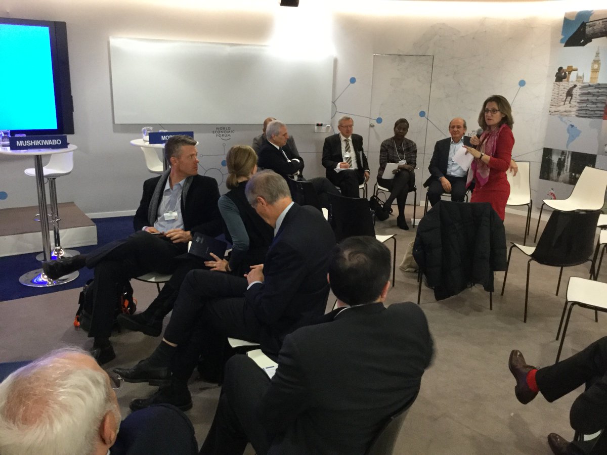 CommerceCanada's tweet photo. Bonne discussion au #WEF16 sur collaboration av partenaires pr stimuler croissance durable #Davos2016 –min. Freeland https://t.co/bKomnfa5JC