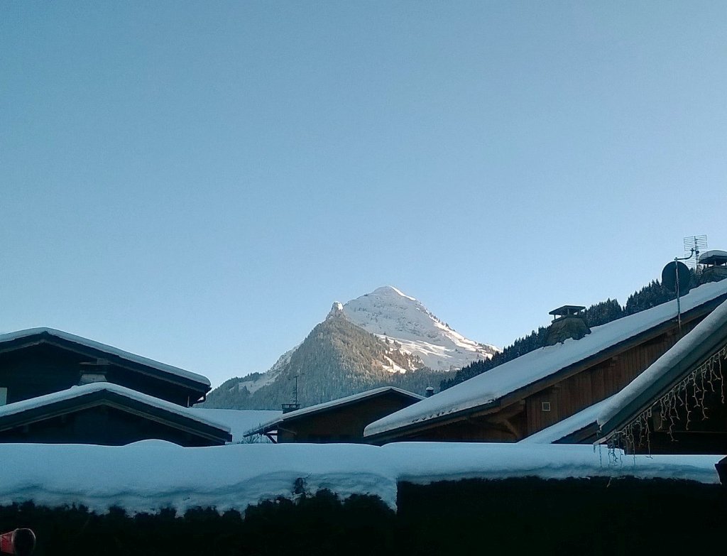 CABnineRT's tweet photo. The sun is shining and it's a beauty of a day in #morzine #lovemorzine https://t.co/S45eC01P6Y