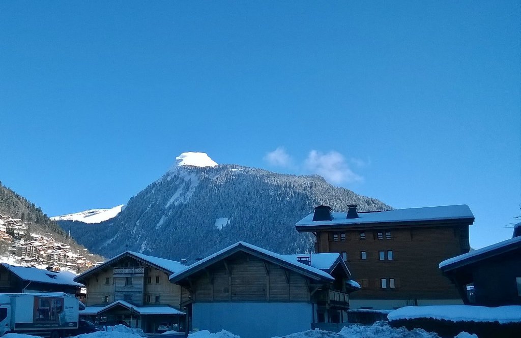 CABnineRT's tweet photo. The sun is shining and it's a beauty of a day in #morzine #lovemorzine https://t.co/S45eC01P6Y