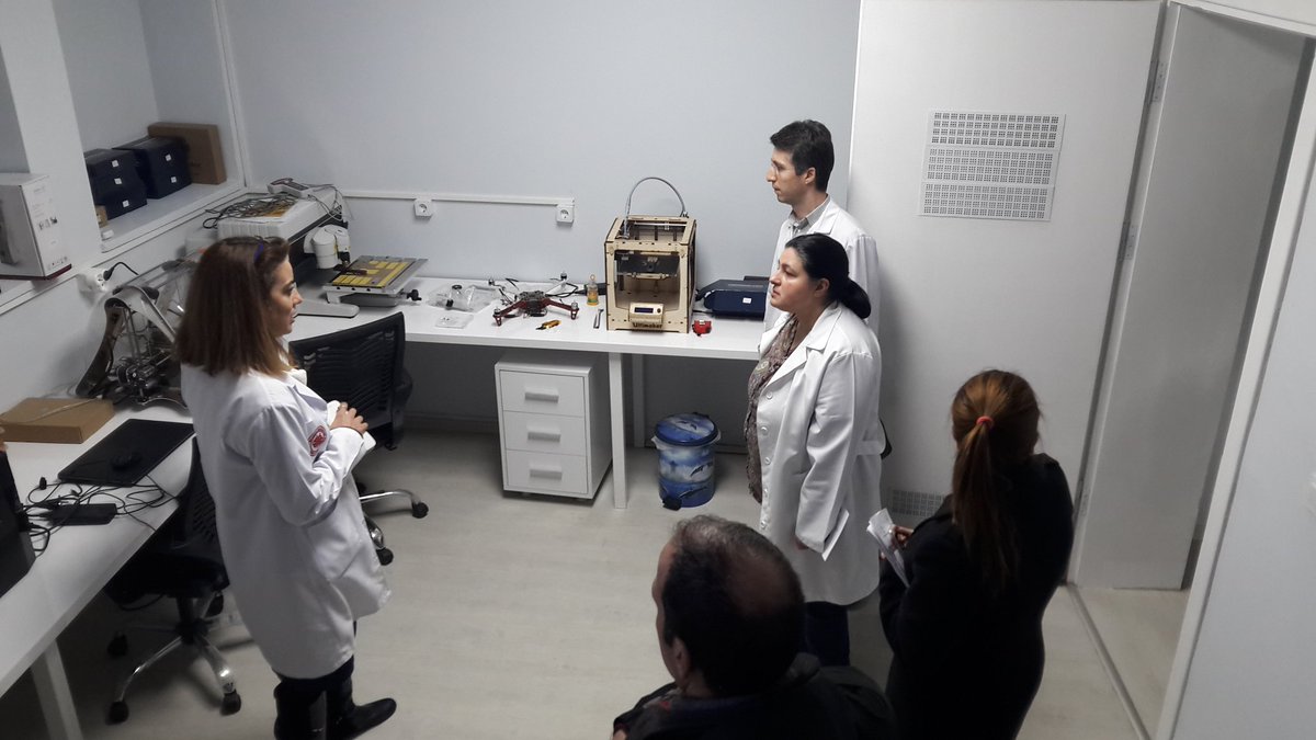 iutetlab's tweet photo. Misafirlerimize laboratuvarımızı gezdirmeye devam ediyoruz https://t.co/5gDW1gVoW0