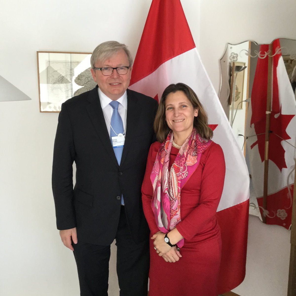 CommerceCanada's tweet photo. Bonne renc av @MrKRudd d’@AsiaSociety comme touj. Conv perspicace sur Chine &amp; le monde #PTP #WEF16 – min. Freeland https://t.co/KFCupQMhcm