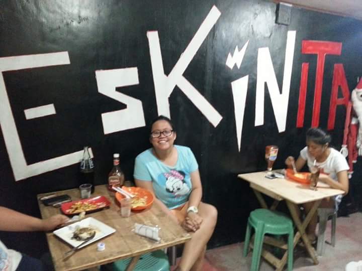 donnners's tweet photo. Suki talaga ako ng eskinita eh. Hahahahaha Try niyo po pumunta dito. #Eskinita #Blackburger #Bethdog https://t.co/ai2I3sxbpc