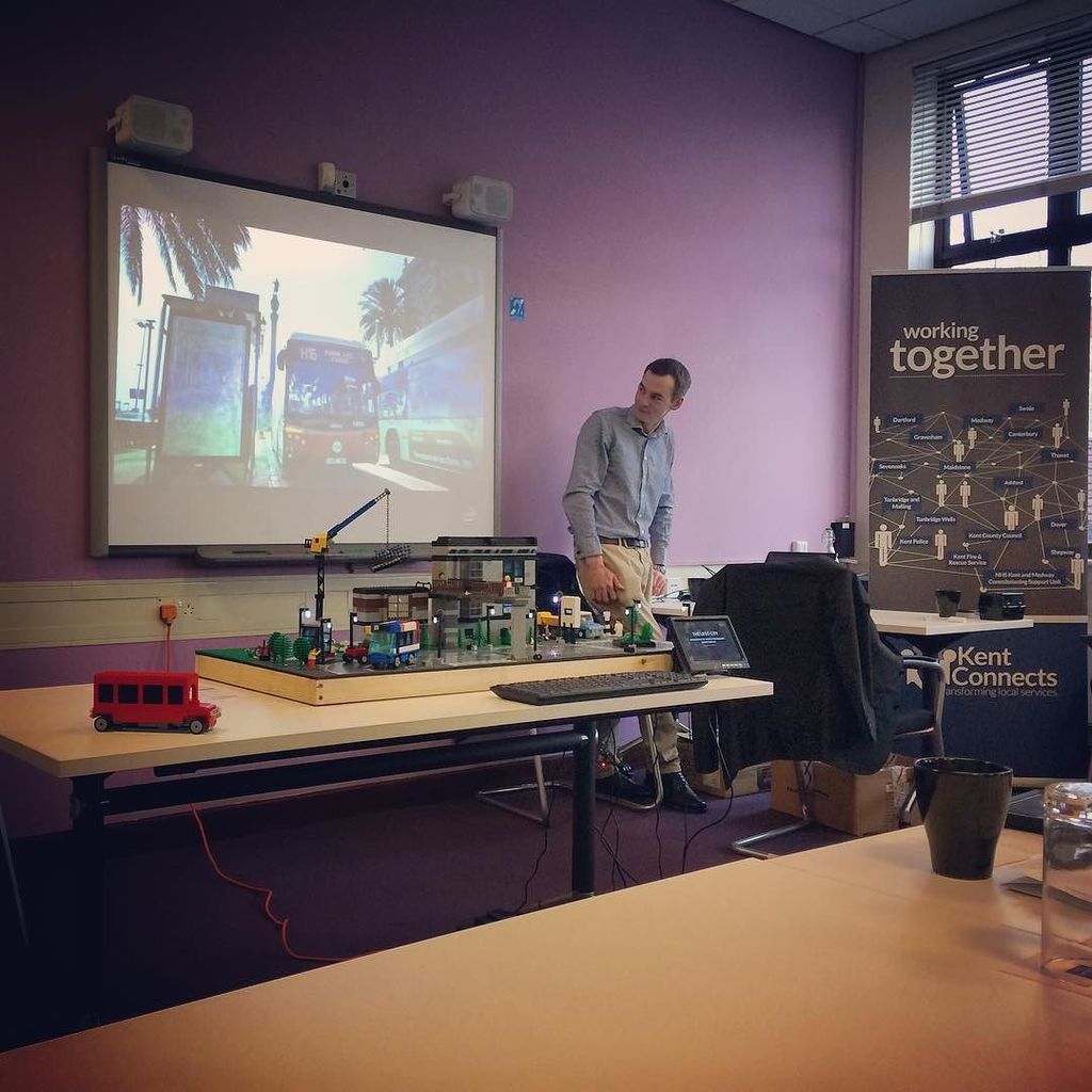 Digitom's tweet image. Learning about the 'Internet of Things' with @digi_together and @UniKent #kentconnects ift.tt/1JjSwBX