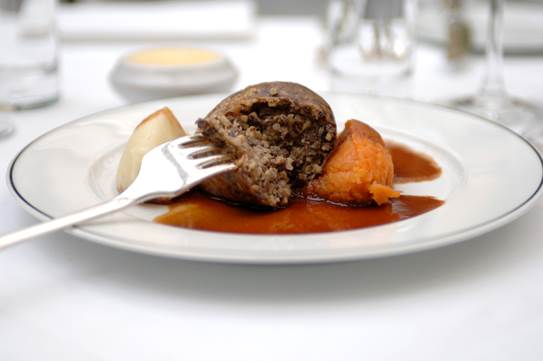 SquareMeal's tweet photo. Have a wee look at these bonny (sorry) #BurnsNight menus + get booking for Monday https://t.co/zWVORL7R72 @Boisdale https://t.co/Fp96erflcA
