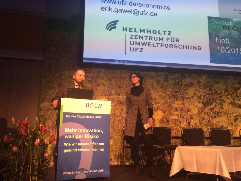 proehrig's tweet photo. Warum eine Pestizidabgabe gut ist um Risiken der Agrarchemie zu reduzieren erklärt Prof. Gawel beim TdÖL #BIOIGW16 https://t.co/yoZcR6MRLr