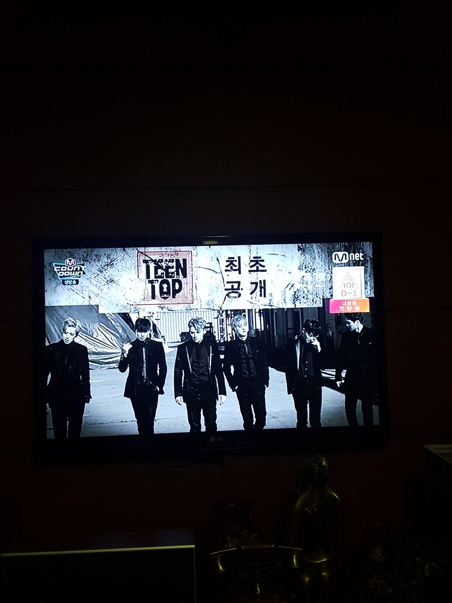 L_seungjl's tweet photo. @MnetMcountdown 본방사수~~#틴탑#사각지대 https://t.co/No8lIpvLPI