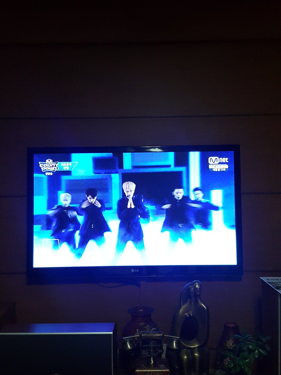 L_seungjl's tweet photo. @MnetMcountdown #틴탑 이번앨범 역시 대박ㅠ#사각지대 간지폭발..#가지마 애절하고 넘나좋아ㅠㅠ6시부터 #본방사수 ��� https://t.co/W1wC02YvLb