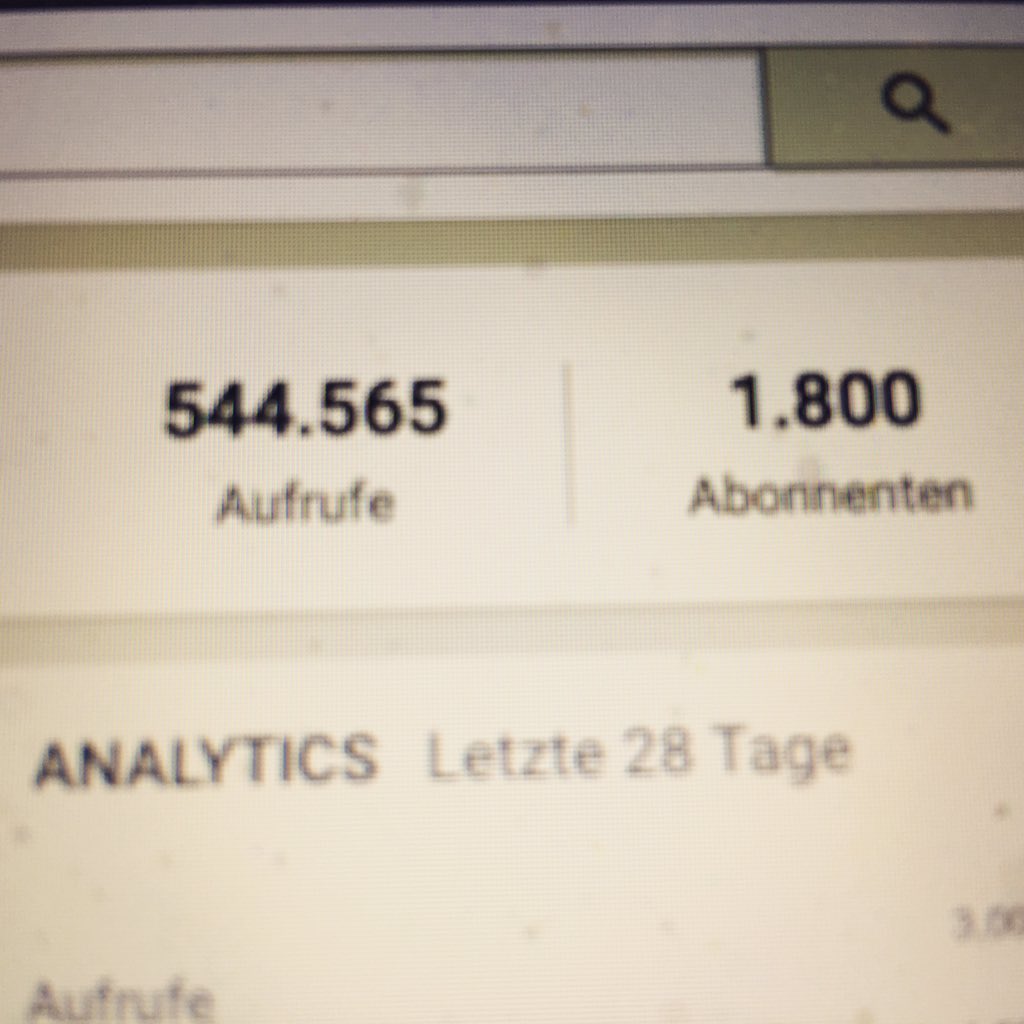 techviewsde's tweet photo. Juhuuuu 1.800 Abonnenten. Danke für Unterstützung #technik #techviewsde #reviews #unboxing https://t.co/GDxESMkPNz