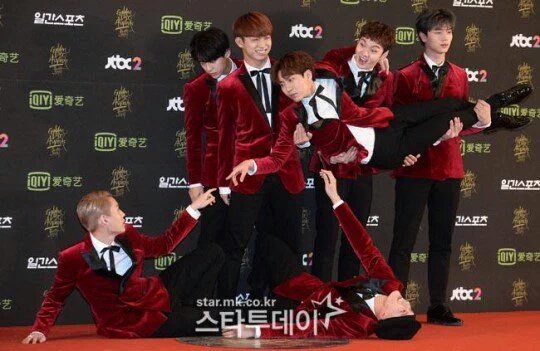 wangjanimjae's tweet photo. Today's red carpet pose is my favorite 😂
.. So far. You never know with btob https://t.co/O9Qy22Hncl