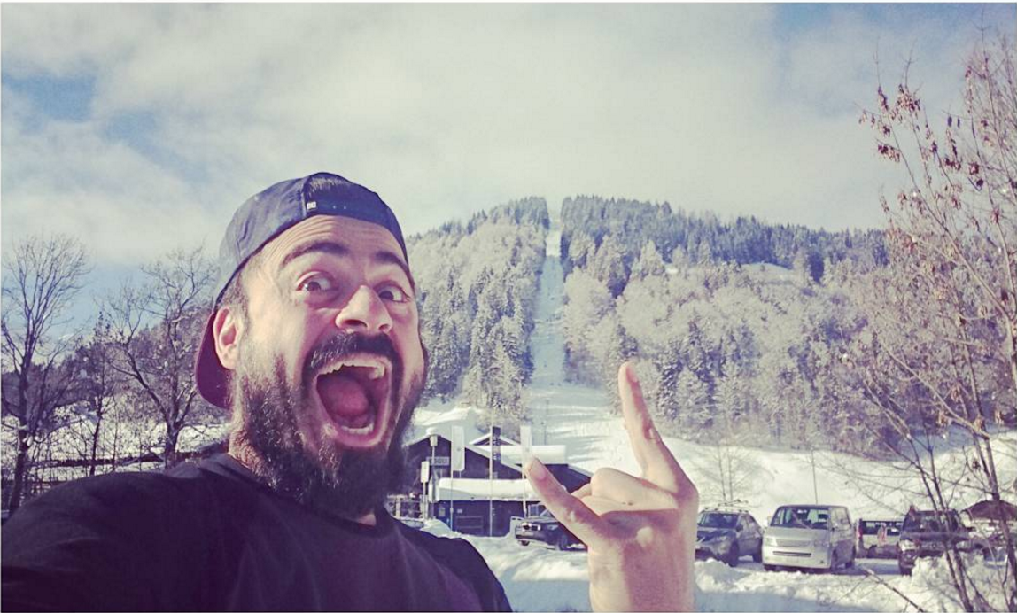 valentisanjuan's tweet photo. Ya en Suiza! 1.000KM en furgo, 4 horas dormidas y vamos a catar fatbike por 1ª vez en nieve! https://t.co/aPoLikeLTA https://t.co/3qzOcHHjC4