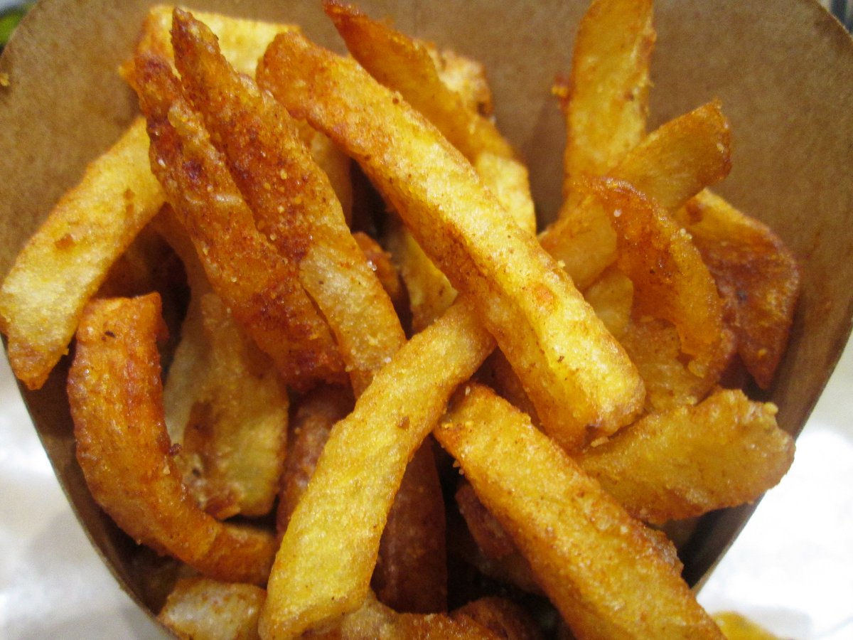 BigFernand_FR's tweet photo. Nos pommes de terre au naturel transformées en #Fernandines par les propres mains de nos #moustachus ! A tantôt ! https://t.co/R7AQPRK1RO