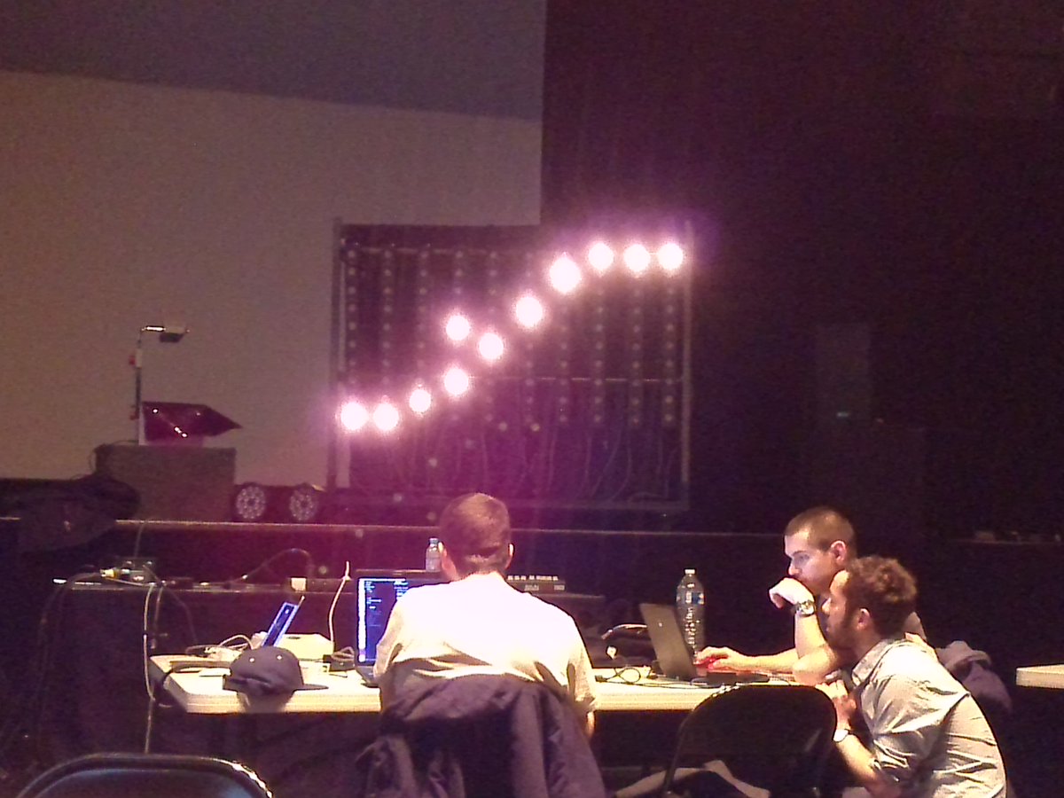 StereoluxLab's tweet photo. Mur de Sunstrips et contrôle de la lumière avec @openframeworks au workshop de @martialtwist #JCC3 https://t.co/7r6PltZdbS
