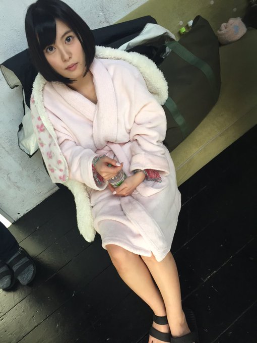 本日は3/5発売の【ザ・ベストマガジンスペシャル4月号】の表紙＆グラビア撮影でした📷✨  前回の表紙が好評だったらしく2度目の表紙を飾らせて頂きます💞とっても嬉しい😭  しかも「次は夏頃お願いします」だなんて、冗談でも嬉しかった&hellip;😢<a href="/tag/twitter%E3%81%AB%E3%82%82%E8%87%AA%E6%92%AE%E3%82%8A%E3%82%92%E8%BC%89%E3%81%9B%E3%82%8B"class="tags"><span>#twitterにも自撮りを載せる</span></a>