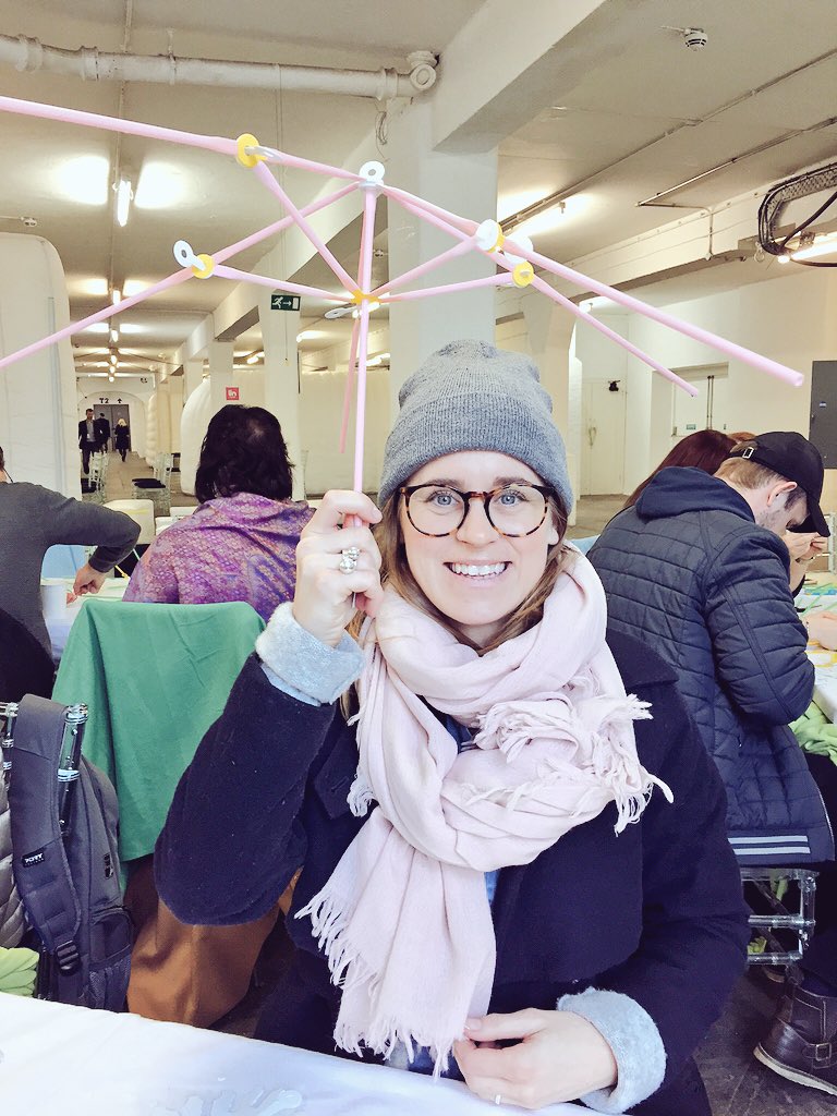 johogberg's tweet photo. Ett paraply kan behövas i London #linedu #makerskola #solbett16 https://t.co/SnAaiAsdIW