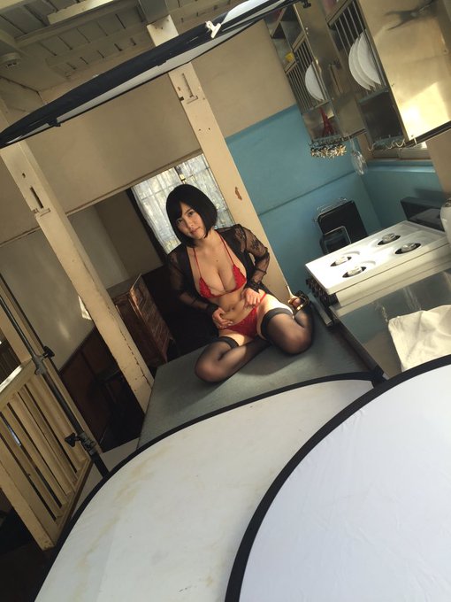 ちなは自分に厳しいタイプなのか事あるごとに「これはダメだ」と嘆きます。  マネージャー様が「高みを望みすぎるのもダメだよ。今でもすごいんだから」と言ってくれたけど  丸1日抜いたのに角度によってダメなくびれだった。もっと頑張る。