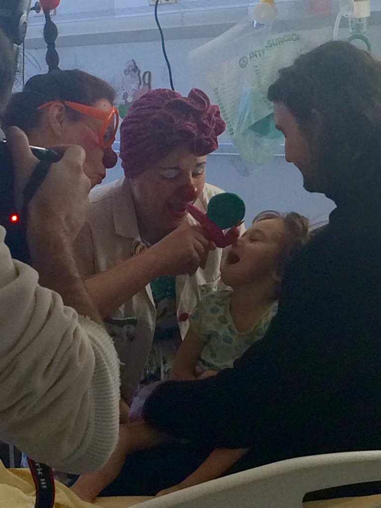 @hôpitalBicêtre avec <a href="/RireMedecin/">Le Rire Médecin</a> pour <a href="/MagazineMaxi/">Maxi Mag</a> #reportage !