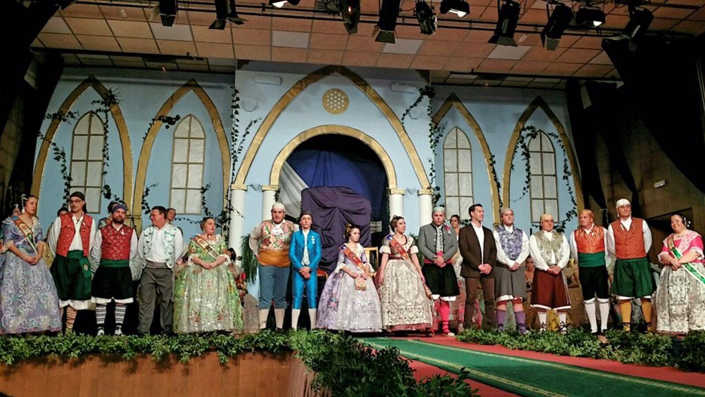 jlfpicassent's tweet image. La nostra Junta Local a l'exaltació de la @FallaSud, segona del calendari faller de #Picassent.