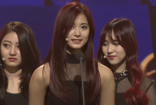 yoong__Iim's tweet photo. [#30thGolden] 음반부문 jtbc2신인상 - #트와이스 축하합니다.
#TWICE  #30thGoldenDisc #골든디스크어워즈 #골든디스크  #KPOP #GoldenDiscAwards https://t.co/OpJbKR3Cd8