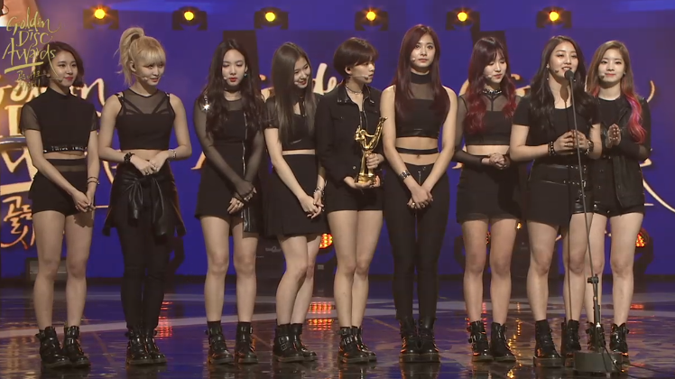 yoong__Iim's tweet photo. [#30thGolden] 음반부문 jtbc2신인상 - #트와이스 축하합니다.
#TWICE  #30thGoldenDisc #골든디스크어워즈 #골든디스크  #KPOP #GoldenDiscAwards https://t.co/OpJbKR3Cd8