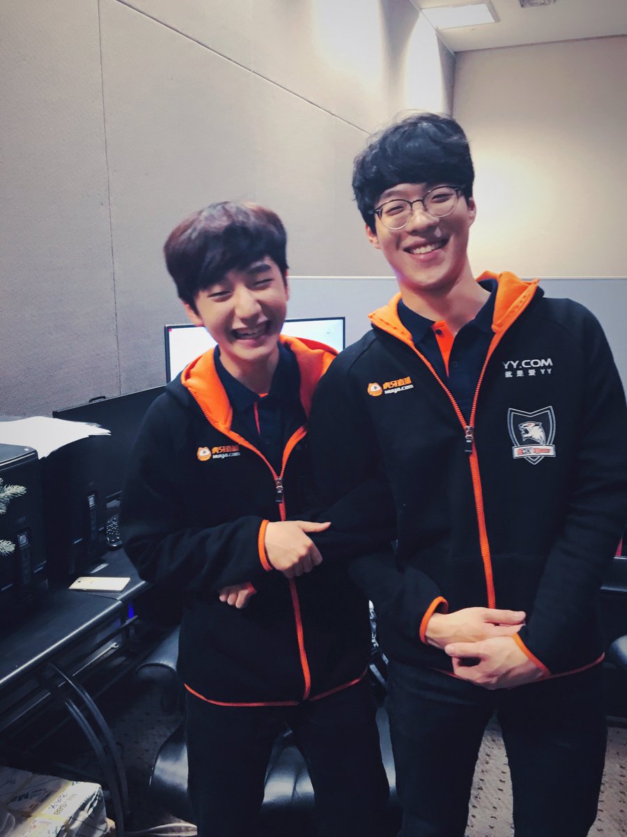 lilsusie's tweet photo. 왕호 &amp; 경호 😍 Adorable Kitties 😺 #OGN @wangho98 @LOLSmeb https://t.co/UqcZb4op1W