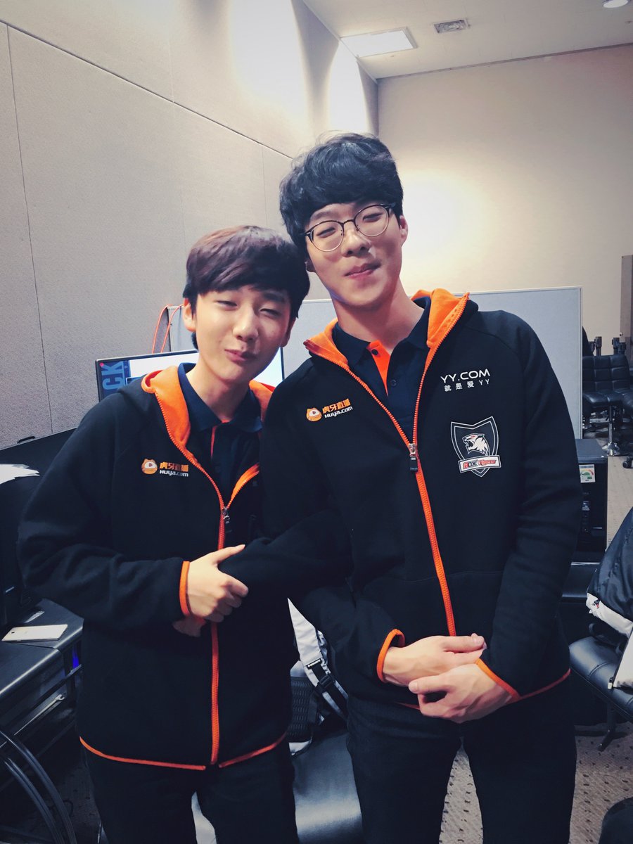 lilsusie's tweet photo. 왕호 &amp; 경호 😍 Adorable Kitties 😺 #OGN @wangho98 @LOLSmeb https://t.co/UqcZb4op1W