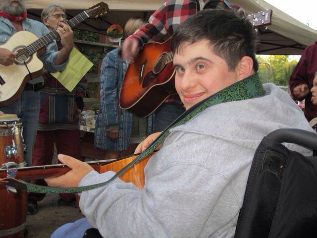 specialneedblog's tweet photo. RT @respectAll2: Retweet for a world where everybody takes the time to #include #support! #IntegrationNotIsolation https://t.co/l9xzDFmXYr