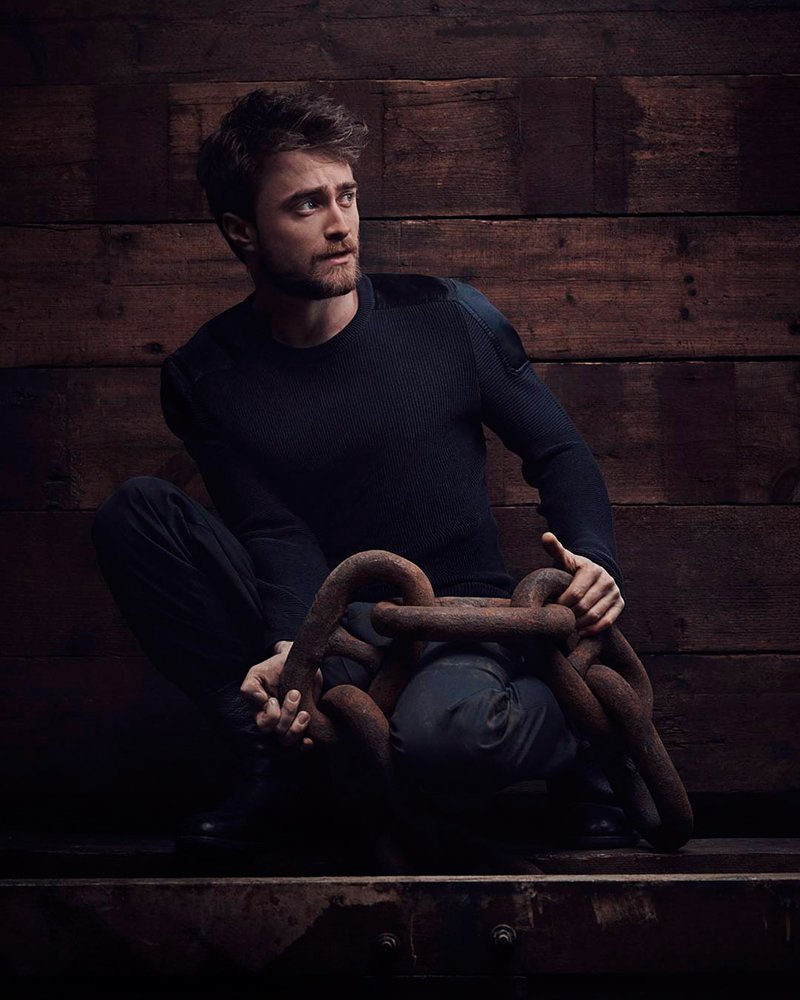 kinopoiskru's tweet image. Брутальный Дэниэл Рэдклифф в фотосессии для Vanity Fair #КПлюбуется