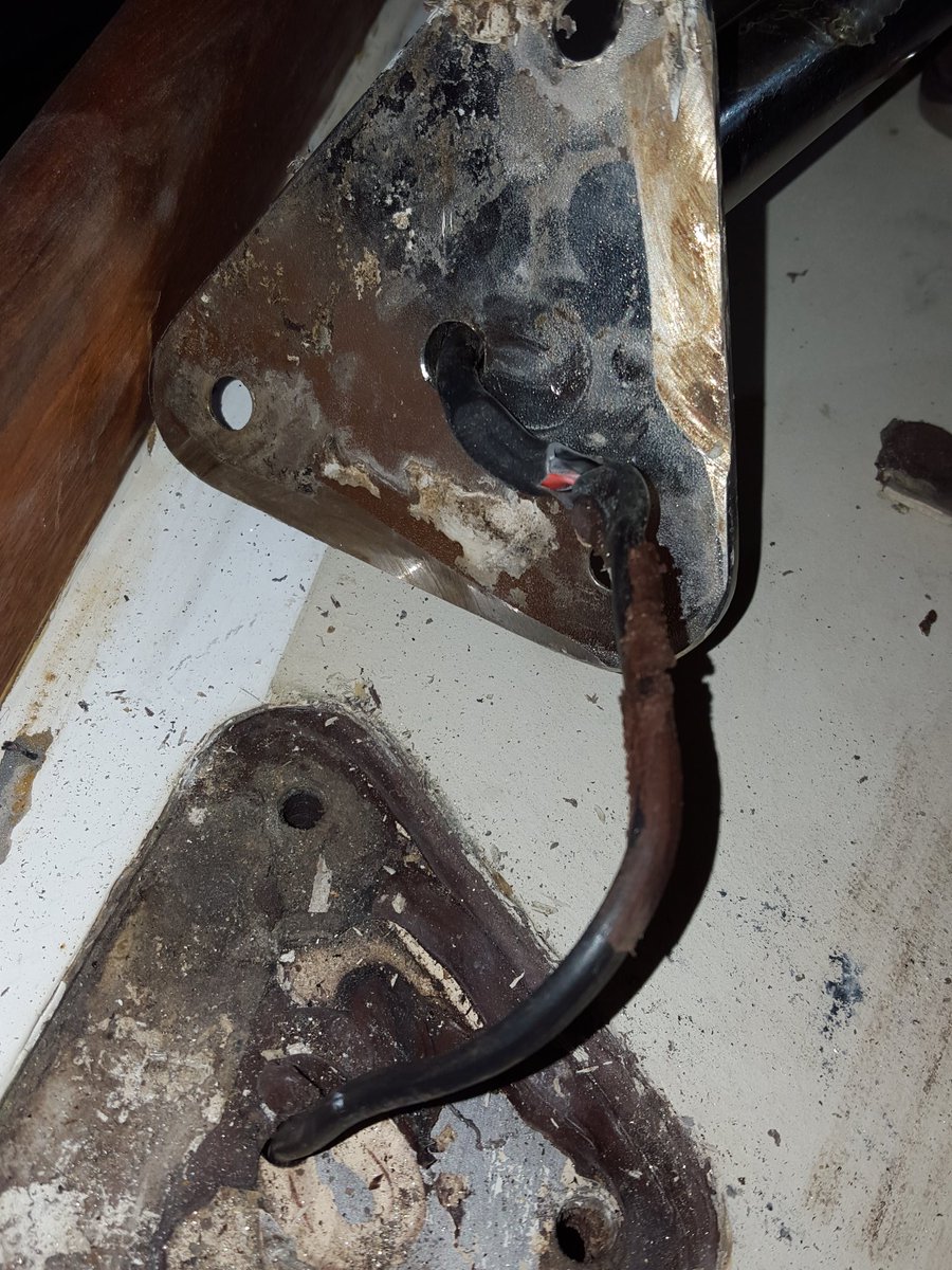clyachts's tweet photo. When bedding in pulpit ensure cable is not trapped beneath. ...or get Classic Yachts to do it properly. https://t.co/K8hAR97dcp