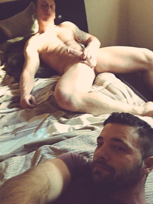 Lads lads lads https://t.co/KLtBEGezI3<a href="/tag/nakedsunday"class="tags"><span>#nakedsunday</span></a>