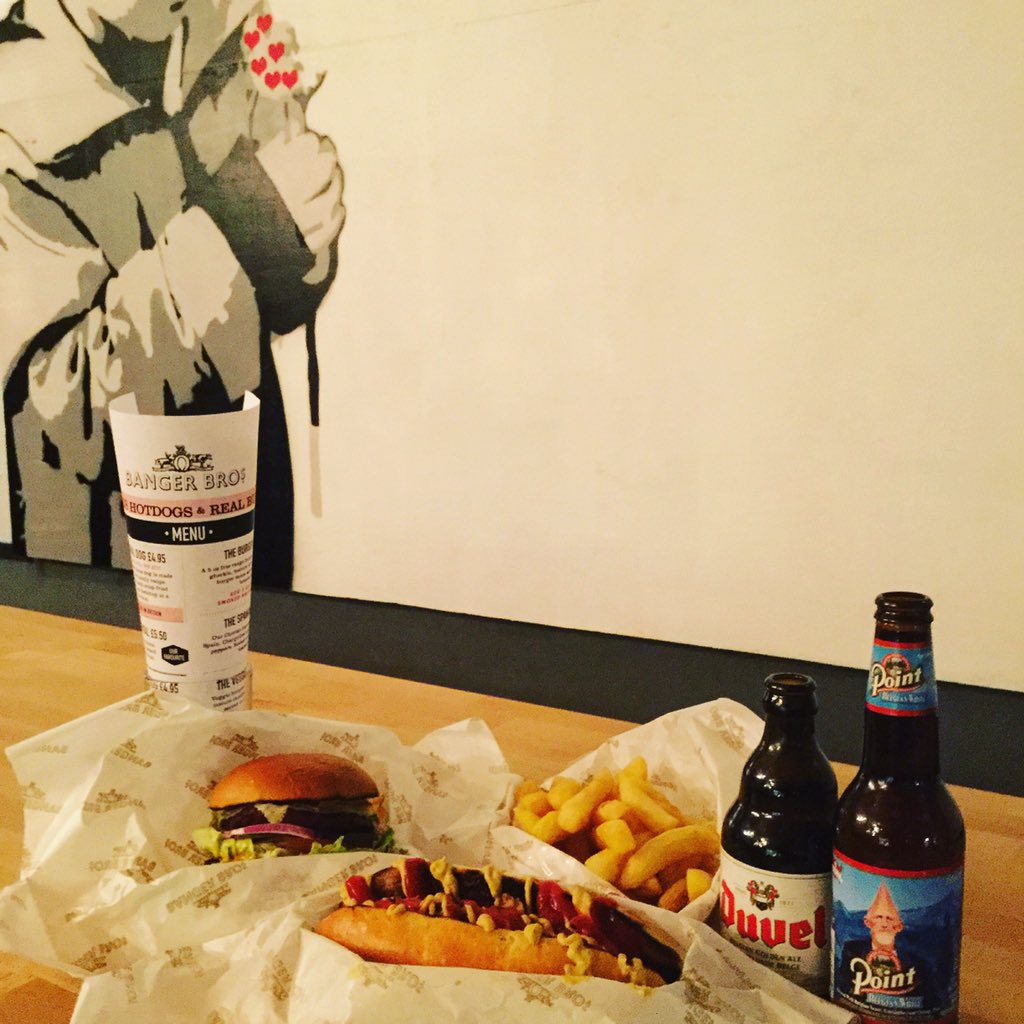 refreshroom1's tweet photo. Open from 12 for your #hotdog and #burger fix #popup #refreshmentroom #bangerbros #Stratford #E15 #E20 #nomnom https://t.co/n7OdKPpuaA
