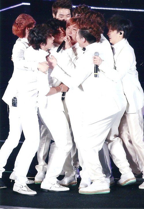forever Super Junior, forever E.L.F. 💙 #NationalHugDay