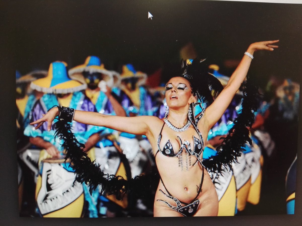 bolido76's tweet photo. Hoy empieza el carnaval salu momo https://t.co/FdZjdurr85