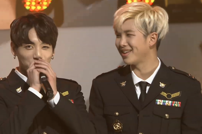 ilgansports's tweet photo. [#30thGolden] 음반 본상 - #방탄소년단 축하합니다.
#BTS #RAP_MONSTER #SUGA #JIN #JHOPE #JIMIN #V #JUNG_KOOK#30thGoldenDisc #골든디스크 https://t.co/1qS046xUxG