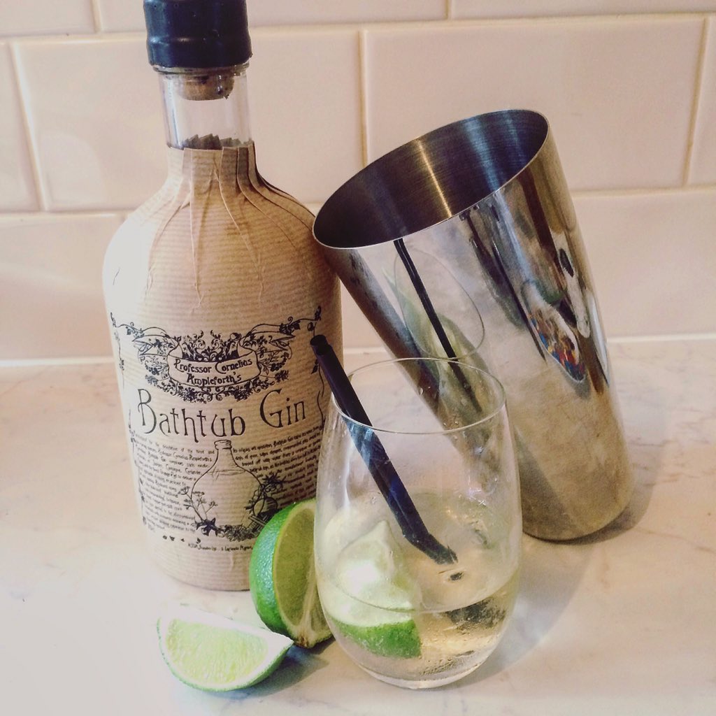 It's nearly 12pm. I think that means it's time for a gin and lime. Never too early for Bathtub. #ginoclock #bathtub