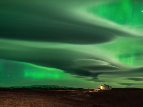 SPACEdotcom's tweet image. Check out the science behind this colorful auroral glow oak.ctx.ly/r/47mk1  #aurora @DanieleBoffelli