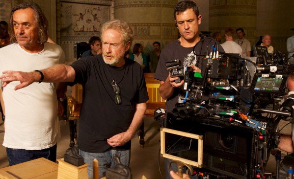 infostudioindie's tweet photo. @CinelabRomania,partner of StudioIndie,sponsor of ASC Awards.RidleyScott,recieves an award.https://t.co/oYbEkTuU6A https://t.co/sPxsSFHLBM